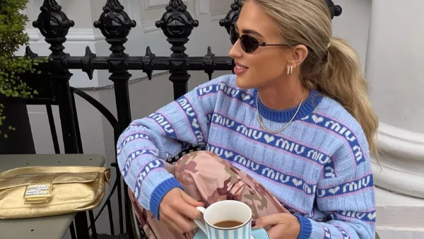 Πολύχρωμα πλεκτά: Η πιο cool τάση του φθινοπώρου είναι εδώ - Πως τα συνδυάζουν οι fashionistas