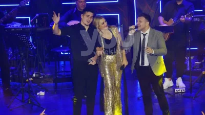 Γιάννης Πλούταρχος - Μαρία Κακοσαίου: Στιγμές ευτυχίας για το ζευγάρι! Καμαρώνουν στη σκηνή τον γιο τους, Γιώργο