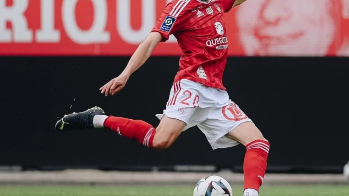 Θρήνος: Γνωστός ποδοσφαιριστής ανακοίνωσε τον θάνατο της κόρης του - Ήταν μόλις 15 ημερών