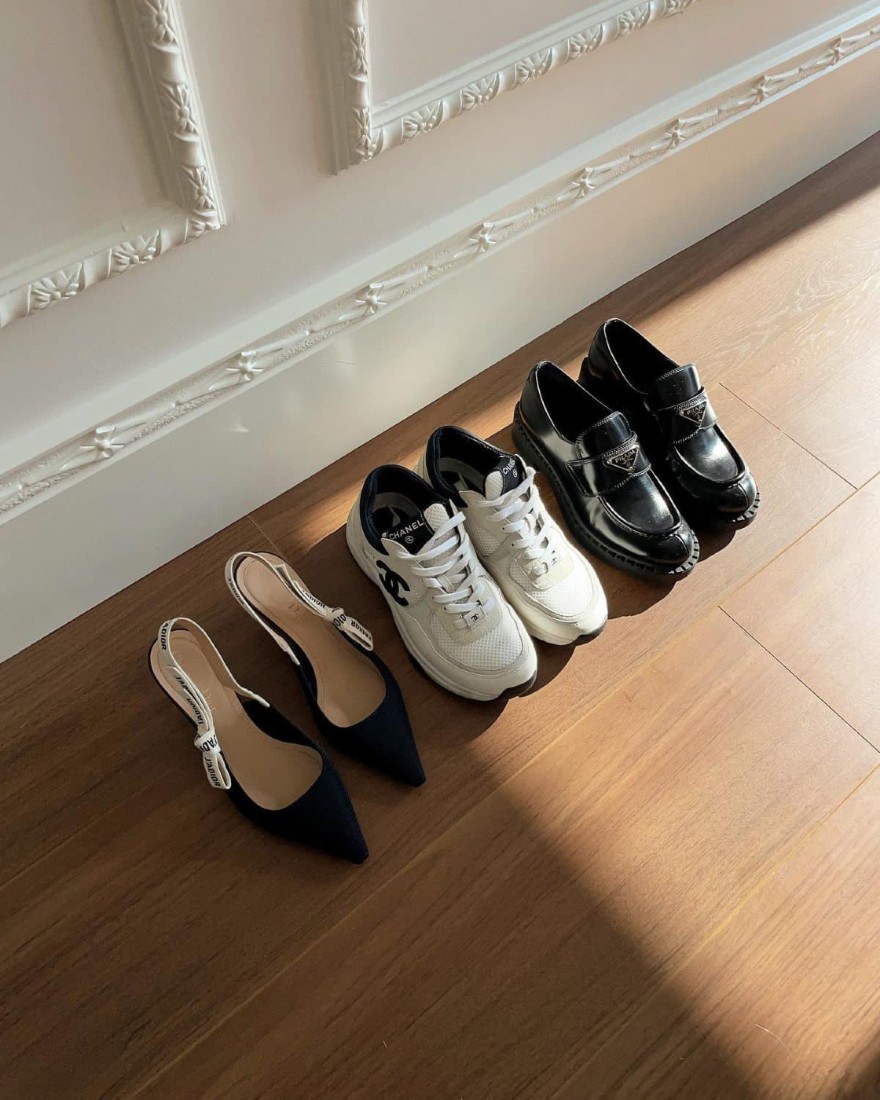 Sneakers, γόβες, loafers