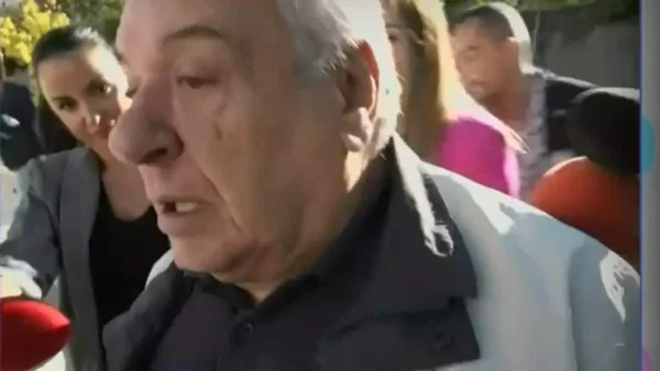 Εξοργίστηκε έξω από τα δικαστήρια ο Τάσος Χαλκιάς: «Είναι δυνατόν να με ρωτάτε τί ξέρω;»