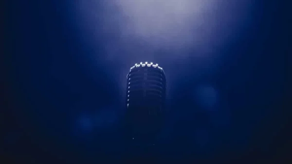 Αποκλειστικό: Χώρισε και το κρατάει κρυφό - Μόνος μετά από πολλά χρόνια γνωστός Έλληνας τραγουδιστής