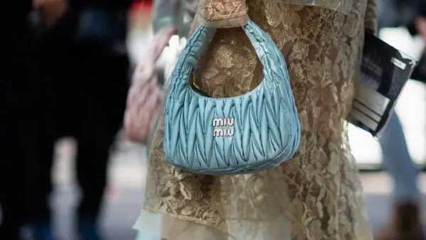 Become a fashion icon: Αυτές είναι οι 4 πιο περιζήτητες designer τσάντες με λουρί