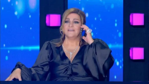 J2US: «Τι ντροπή» - Άναυδη η Βίκυ Σταυροπούλου με το τηλεφώνημα που δέχθηκε στον "αέρα"