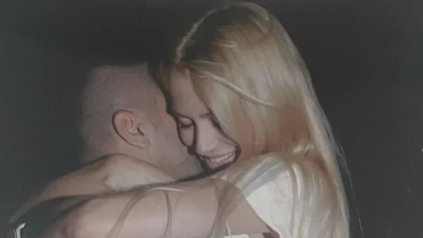 Πιο ερωτευμένη από ποτέ στην αγκαλιά του Γιάννη Μακρή - Ραγίζει καρδιές η ανάρτηση της Βικτώριας Καρύδα 4 χρόνια μετά τον θάνατό του