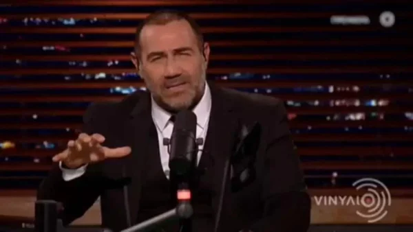 Βινύλιο: «Εισπράττουμε πάρα πολύ μίζερες και κομπλεξικές αντιδράσεις στο χιούμορ» - Το ξέσπασμα του Αντώνη Κανάκη στη πρεμιέρα