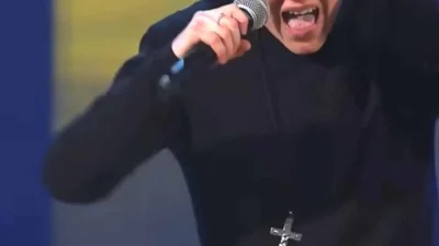 Από καλόγρια έγινε τραγουδίστρια - Η παίκτρια του The Voice που άφησε έκπληκτους τους κριτές