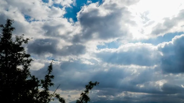 Καιρός 15/11: Αυξημένες νεφώσεις με τοπικές βροχές.... - Που θα σημειωθούν τα φαινόμενα