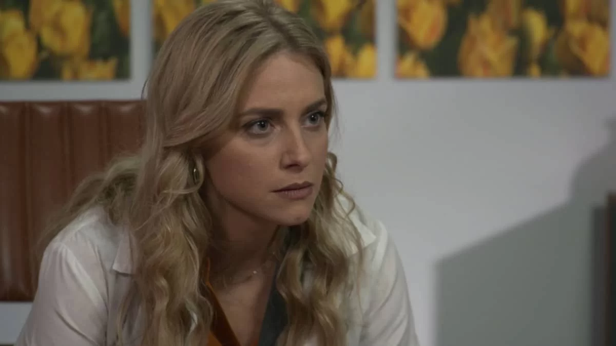 Τρία Μίλια (10/11): Η Φωτεινή βλέπει τον Μιχάλη να συναντιέται κρυφά με την Μάνια