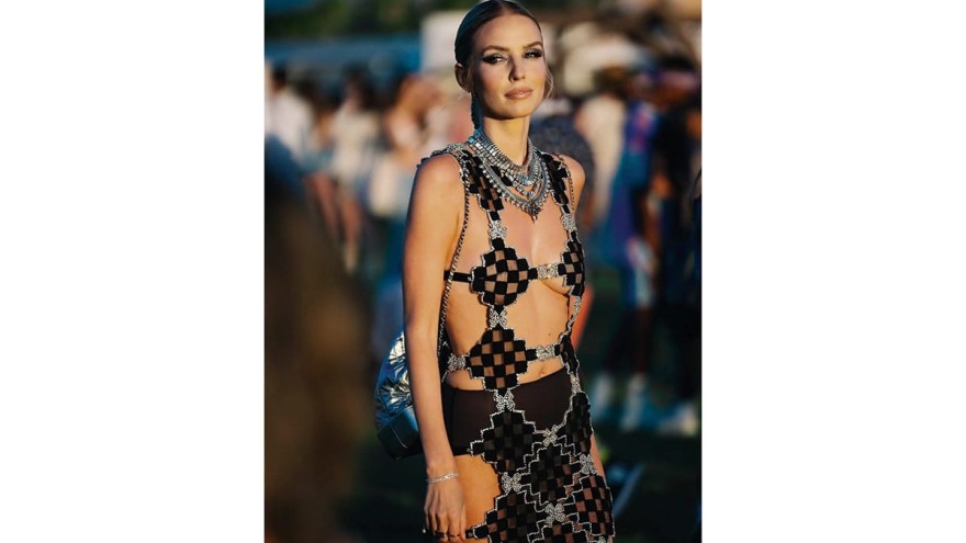 Παγιέτες, φτερά, στρας, κρύσταλλα