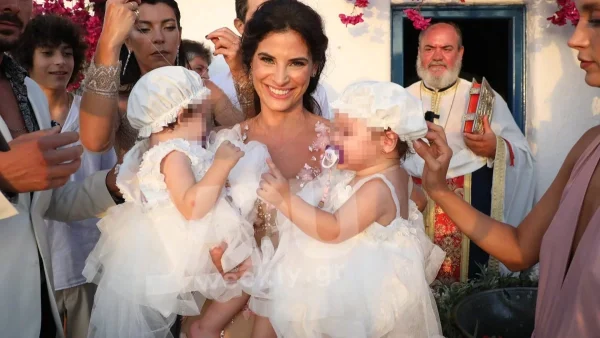 Έχει μετατρέψει τον καναπέ σε παιδότοπο - Γεμάτο παιχνίδια κάθε γωνία του σπιτιού Μπόμπα & Τανιμανίδη