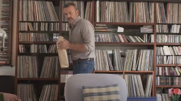 Τρία Μίλια (7/11): Ένα μήνυμα στο κινητό από άγνωστο αποστολέα θα αναστατώσει τον Τίμο