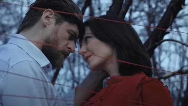 Σασμός: Ο έρωτας που έγινε τραγούδι - Το ''καυτό'' video clip με πρωταγωνιστές τον Μαθιό και τη Βασιλική