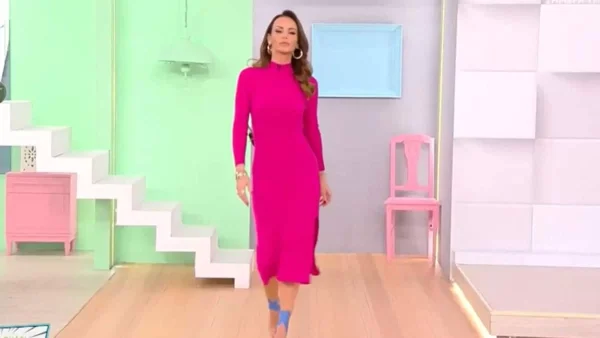 Μπέτυ Μαγγίρα: Τους άφησε όλους άφωνους στο πλατό του OPEN - Έκανε πασαρέλα φορώντας στα πόδια της...