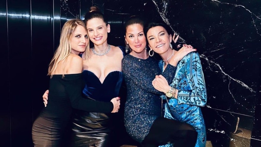 Η Χριστίνα Μπόμπα με τις φίλες της 