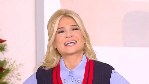 Η Φαίη Σκορδά συνδύασε άψογα τα πιο διαχρονικά κομμάτια - Το look της σήμερα στο Πρωινό Μας