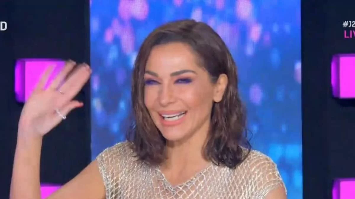 "Σείστηκαν" παρασκήνια και πλατό του J2US - Το διάφανο μπλουζάκι της Δέσποινας Βανδή αναστάτωσε μέχρι και τον Κοκλώνη