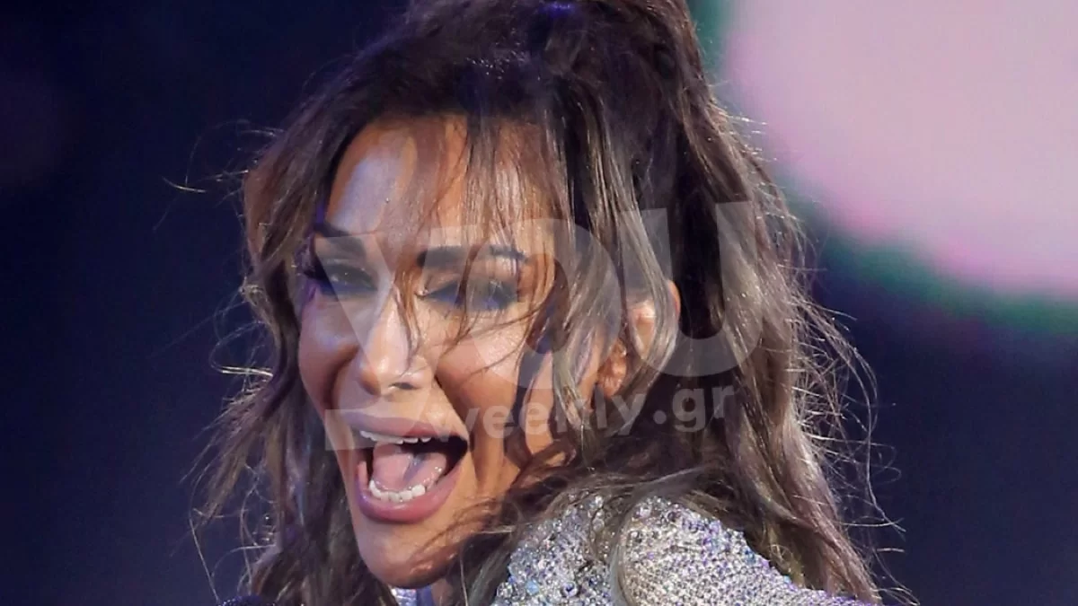 Η ολόσωμη φόρμα από τη Celia Kritharioti, με την οποία τραγούδησε στα μπουζούκια η Δέσποινα Βανδή, είναι από άλλον πλανήτη!