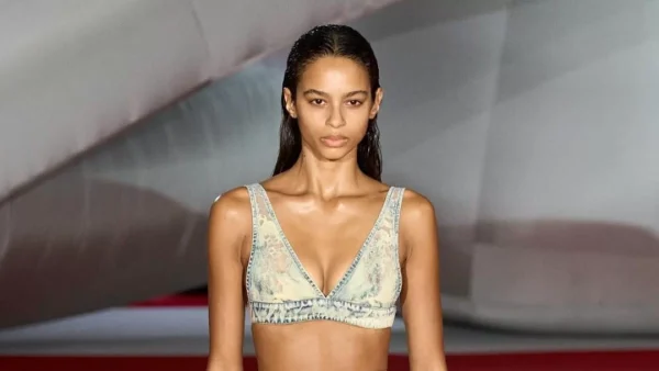 Mini φούστα ή ζώνη; Το νέο, viral fashion item της Diesel έχει κάνει θραύση