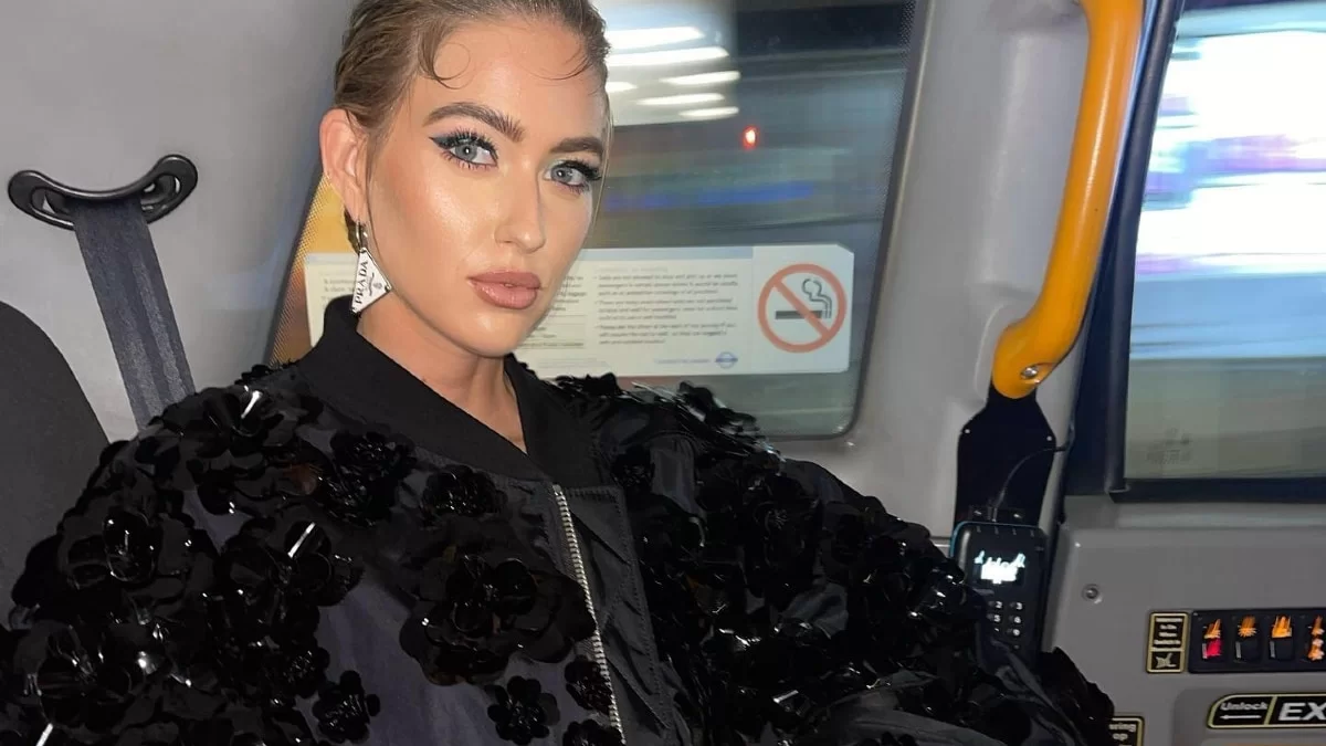 Disco Girl - Παγιέτες, φτερά, στρας, κρύσταλλα για τις πιο λαμπερές σου εμφανίσεις