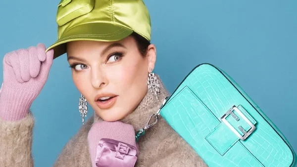 Iconic Fendi Baguette: Η πολυπόθητη τσάντα που έχουν λατρέψει όλες οι Γαλλίδες