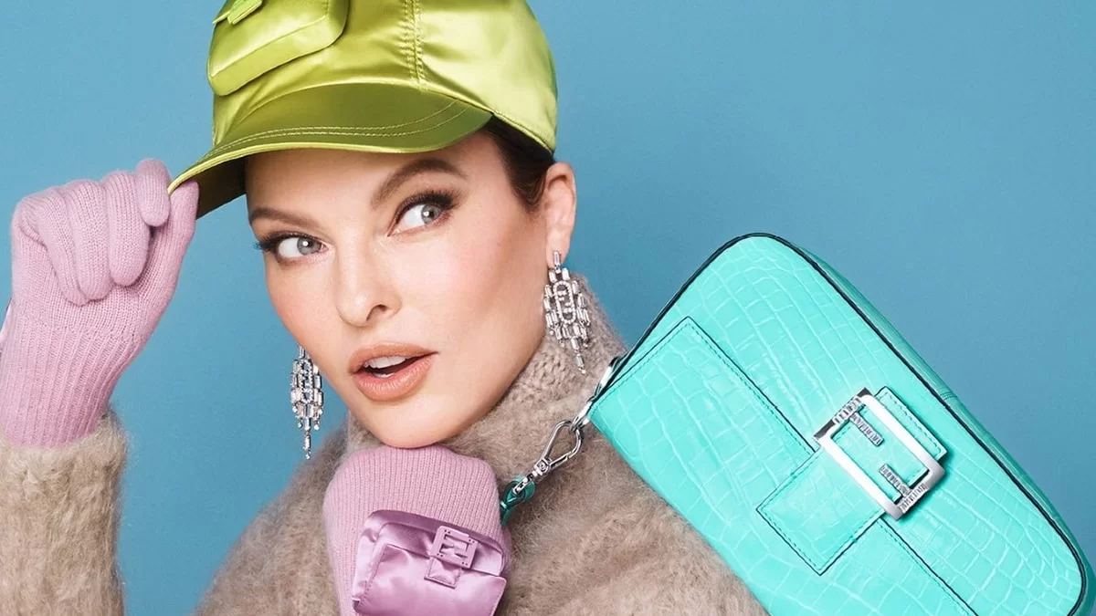 Iconic Fendi Baguette: Η πολυπόθητη τσάντα που έχουν λατρέψει όλες οι Γαλλίδες