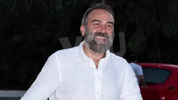 Χωρίς γένια και καταμελάχρινος - Αγνώριστος ο Γρηγόρης Γκουντάρας 30 χρόνια πριν