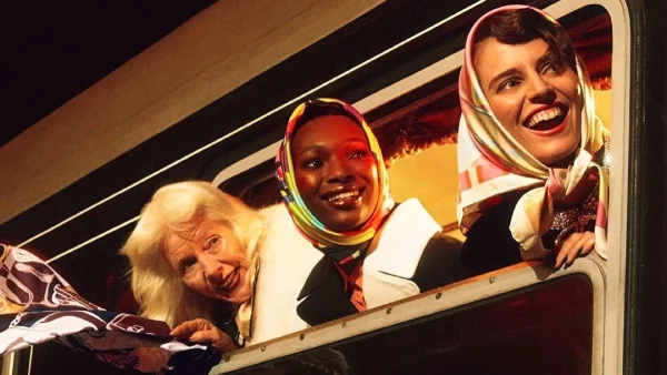 Η μαγευτική, γιορτινή, νέα καμπάνια του οίκου Gucci, μας ταξιδεύει με τρένο!