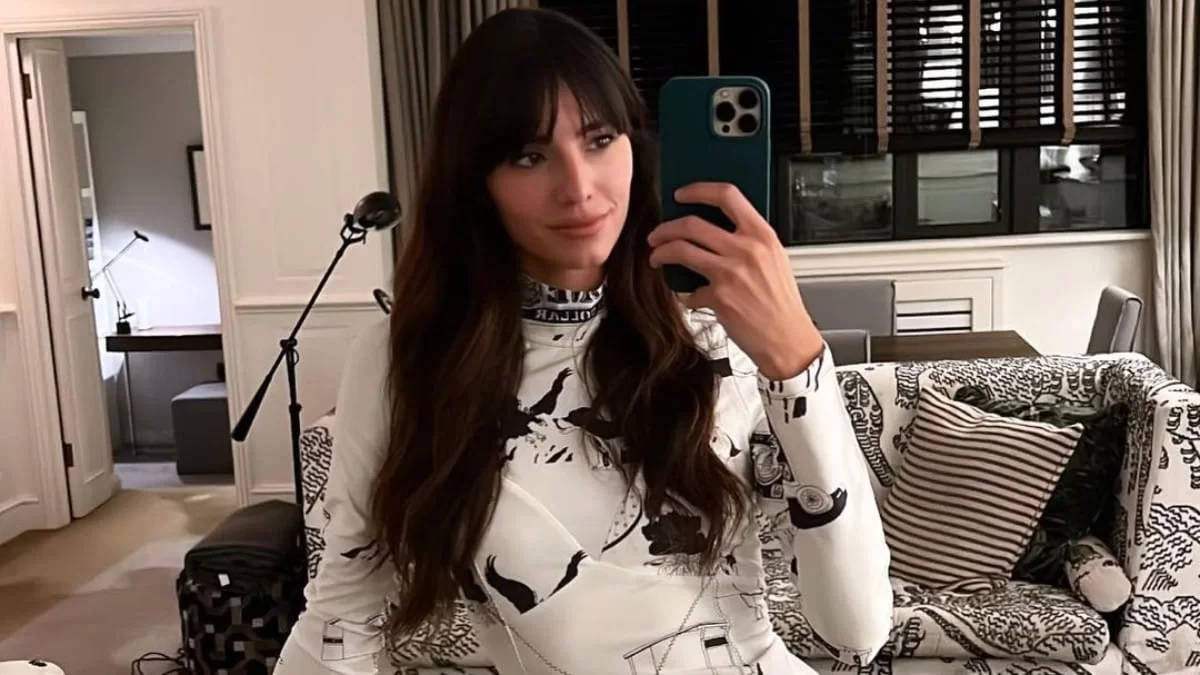 Τηγανίζει αυγά γυμνή από την μέση και πάνω - "Αναστατώθηκε" το instagram με την φωτογραφία της Ηλιάνας Παπαγεωργίου