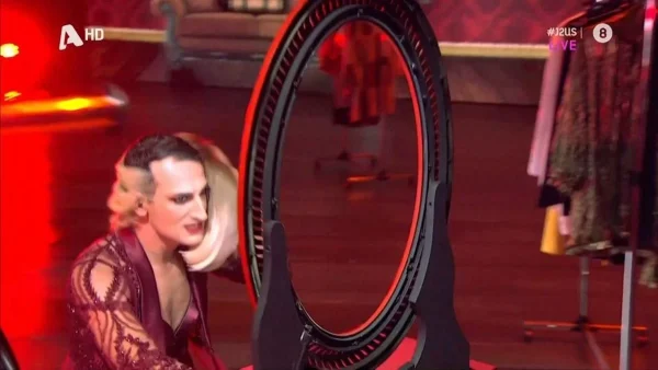 J2US: Από Λόλα μεταμορφώθηκε σε Αντώνης - Σηκώθηκαν από τις θέσεις τους κριτές