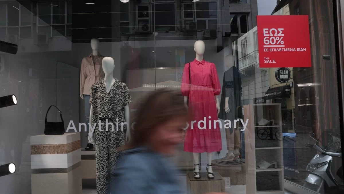 Ανοιχτά τα καταστήματα την Κυριακή 6/11 - Ποια είναι τα ωράρια λειτουργίας