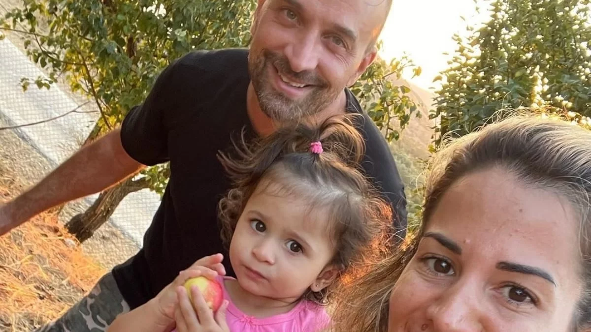 Στόλισαν Γιώργος Λιανός και Κωνσταντίνα Καραλέξη: Η τρυφερή φωτογραφία με την μικρή τους κόρη