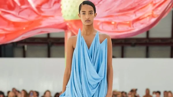 Παπούτσια µε µπαλόνια από τον οίκο Loewe - Εσύ θα φορούσες αυτά τα ιδιαίτερα κομμάτια;