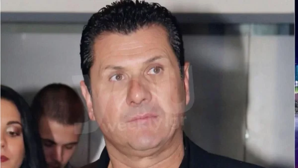 «Εκείνος τον προκάλεσε...» - Τι υποστηρίζει η μητέρα του 26χρονου που επιτέθηκε στον Γιάννη Μάρκου 