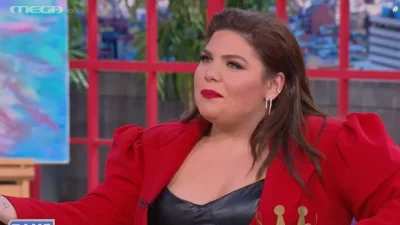 Γενέθλια για την Δανάη Μπάρκα: Με κόκκινο φόρεμα στο πλατό του Πάμε Δανάη