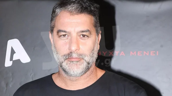 Ντυμένος στα μαύρα ο Βασίλης Μπισμπίκης: Πήγε να δει τον αγώνα Παναθηναϊκος - Ολυμπιακός