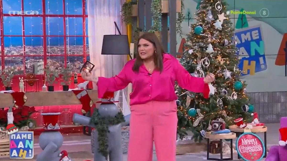 Πολύχρωμο και φαντασμαγορικό - Το εντυπωσιακό πλατό του Πάμε Δανάη για τα Χριστούγεννα