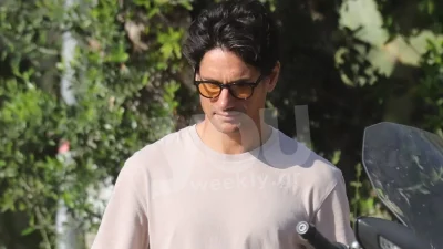 Δεν είδε τον φακό που τον τραβούσε - Σπάνια δημόσια εμφάνιση του Πάνου Βλάχου μετά τον χωρισμό με την Ιωάννα Τριανταφυλλίδου