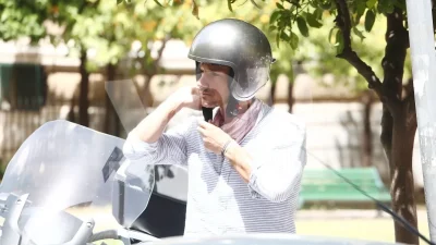 Πάνος Βλάχος - αποκλειστικό: Με ηθοποιό από τον Παράδεισο των Κυριών για καφέ στο Περιστέρι