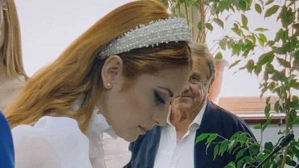 Παντρεύτηκε με μίνι νυφικό - Φωτογραφίες από το γάμο της Τάμτα Μαστοράκη με τον επιχειρηματία σύζυγό της