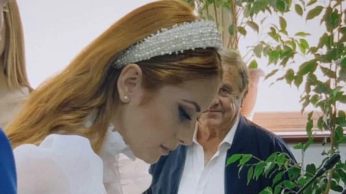 Παντρεύτηκε με μίνι νυφικό - Φωτογραφίες από το γάμο της Τάμτα Μαστοράκη με τον επιχειρηματία σύζυγό της