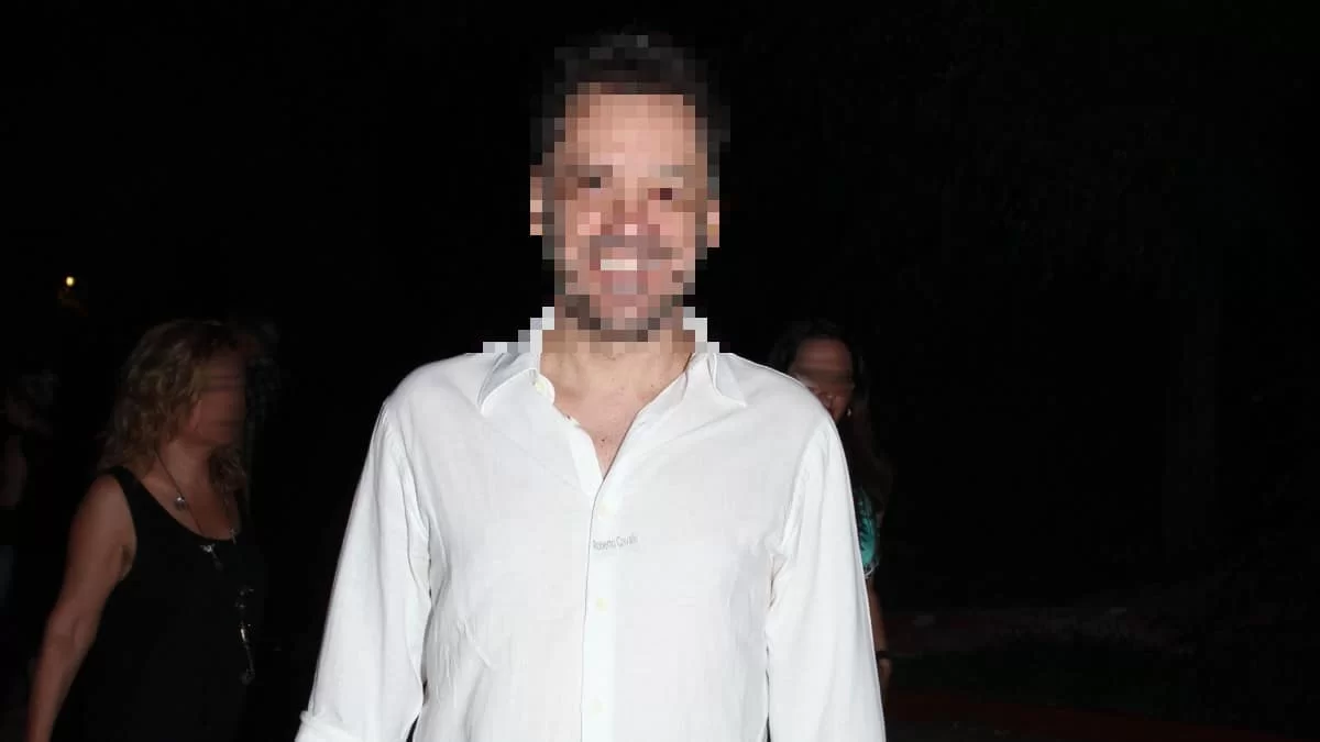 «Πουλούσα κεριά έξω από την εκκλησία το Πάσχα» - Πασίγνωστος Έλληνας τραγουδιστής εξομολογείται για πρώτη φορά