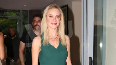 Δεν πτοείται από τον καιρό - Αρετουσάριστες φωτογραφίες της Ζέτας Μακρυπούλια από την θάλασσα