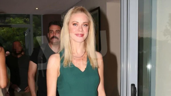 Δεν πτοείται από τον καιρό - Αρετουσάριστες φωτογραφίες της Ζέτας Μακρυπούλια από την θάλασσα