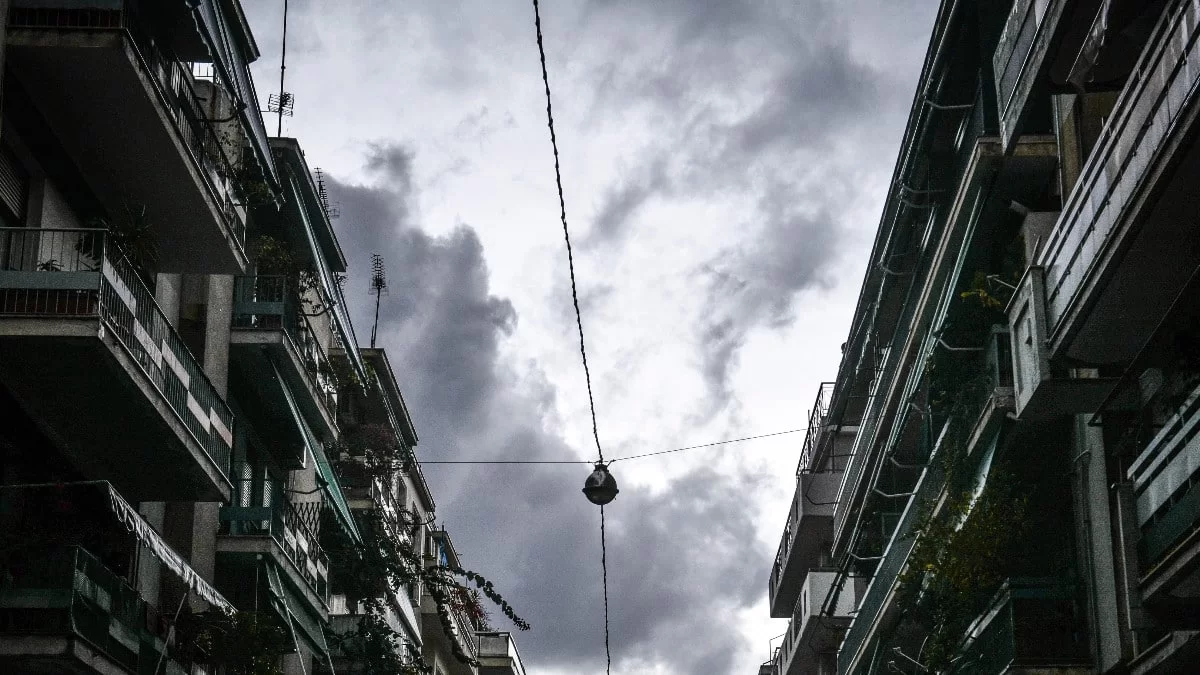 Καιρός (7/12): Η μέρα θα ξεκινήσει με βροχές και από το απόγευμα υποχωρούν - Σε ποιες περιοχές θα βρέξει