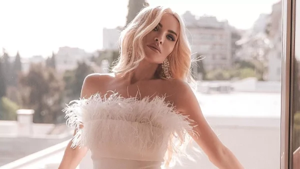 Glow vibes: Δες πως να αντιγράψεις το λαμπερό μακιγιάζ της Κατερίνας Καινούργιου