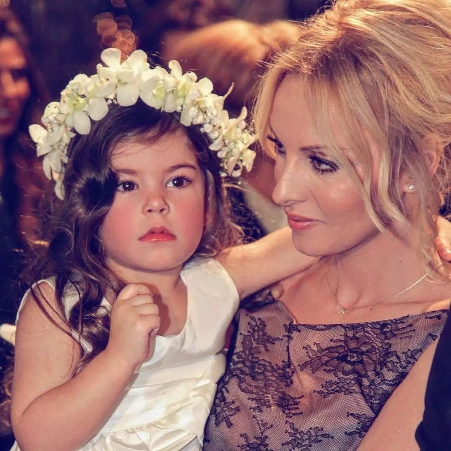 Πέγκυ Ζήνα κόρη Βαρθακούρη