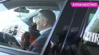 Δεν κατέβασε ούτε το τζάμι του αυτοκινήτου του - Η πρώτη αντίδραση του Άκη Παυλόπουλου μετά την απομάκρυνση της Κουτροκόη από το ΣΚΑΪ