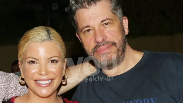 Με μακρύ μανίκι και μία ουρά που δεν χωρούσε στην εκκλησία - Το νυφικό της Αντελίνας στον γάμο της με τον Χάρη Βαρθακούρη το 2013