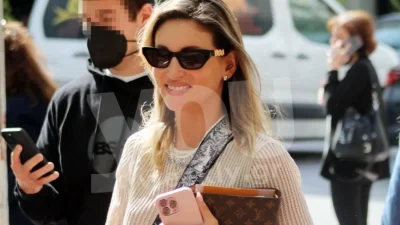 Την απόλαυσαν στο θέατρο - Η φωτογραφία της Αθηνάς Οικονομάκου με τον αδερφό της, Νικήτα και την σύντροφό του